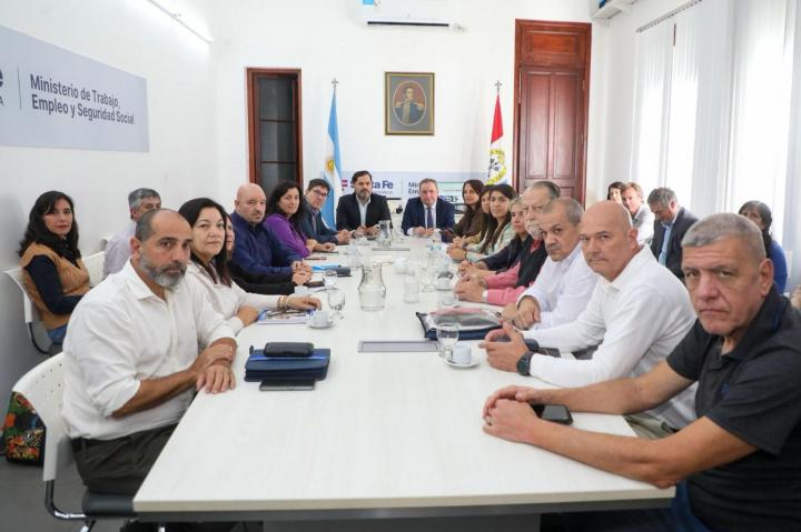 Paritaria: Provincia y gremios acordaron pasar a un cuarto intermedio hasta el miércoles 7 de mayo