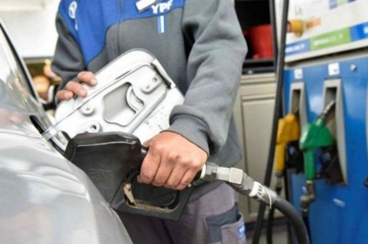 YPF anunció que baja 4% el precio de los combustibles a partir del 1° de mayo