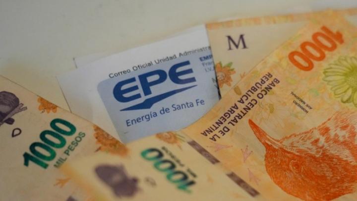 Una jueza ordenó que la cuota alimentaria de un padre sea cobrada a través de la boleta de la EPE tras años de incumplimientos