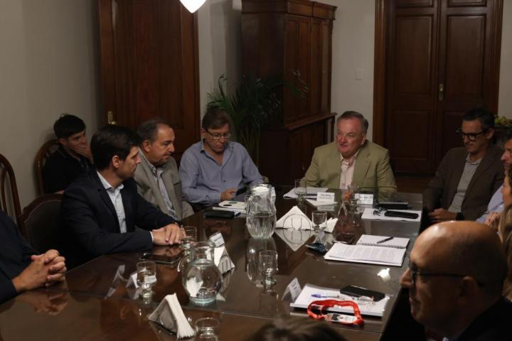 Senadores recibieron a intendentes para avanzar en la nueva Ley Orgánica de Municipios