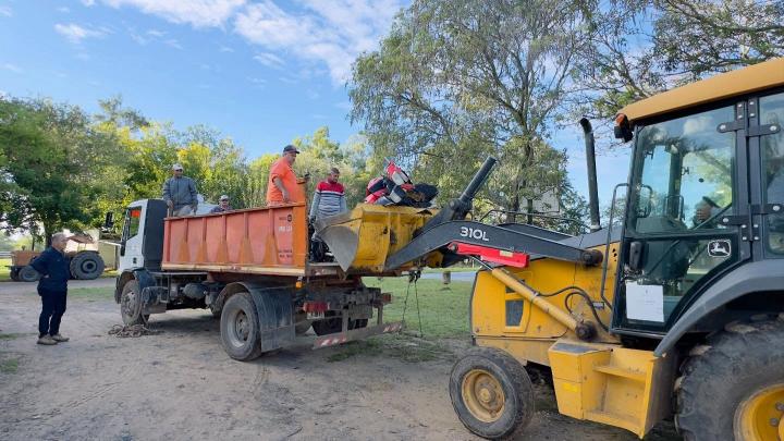 Retiran motovehículos secuestrados en Cayastá y los trasladan a un depósito provincial