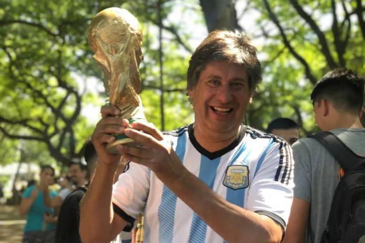 El intendente de una localidad santafesina pidió licencia para ir al Mundial
