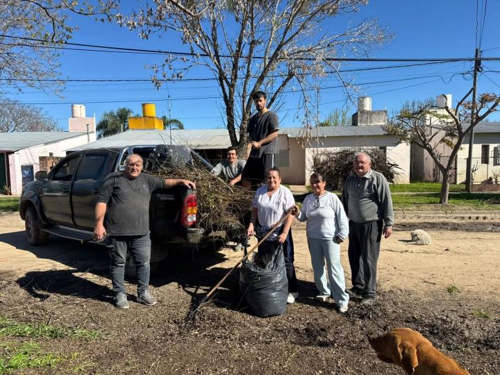 Vecinos autoconvocados limpian sus barrios en la ciudad de San Javier