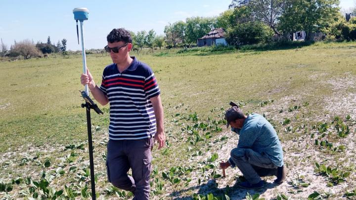 Avanzan los trabajos de agrimensura en el esperado loteo comunal de Colonia Teresa