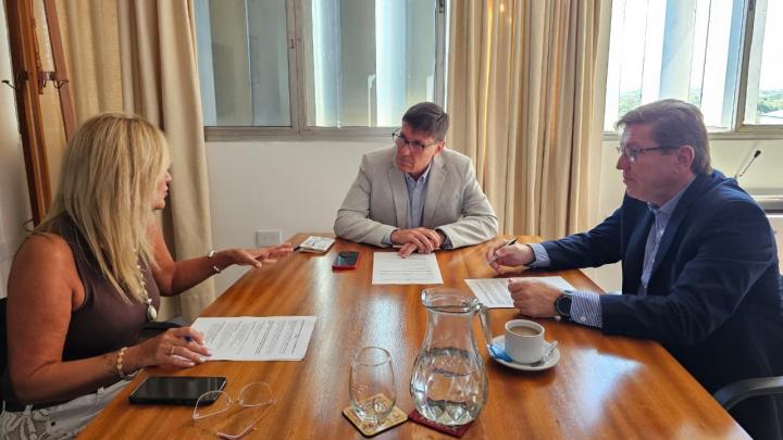 Borla fue recibido por Goity a quién presentó una amplia agenda de gestiones para escuelas del departamento