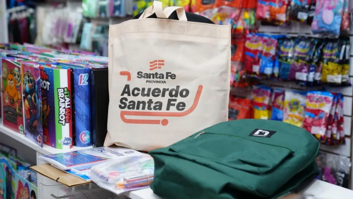 Se presentó en Santa Fe la canasta escolar a 32 mil pesos: qué artículos incluye, además de la mochila
