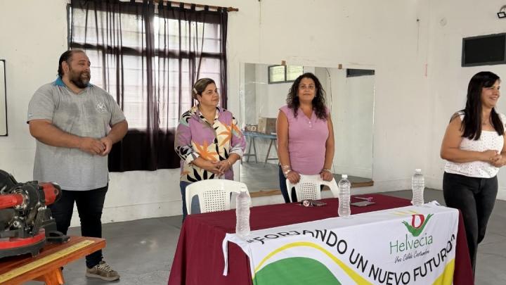 Comenzó en Helvecia el curso de Carpintería Básica del programa Impulsa