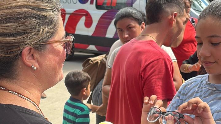 Más de 60 chicos de Alejandra recibieron lentes en una jornada integral