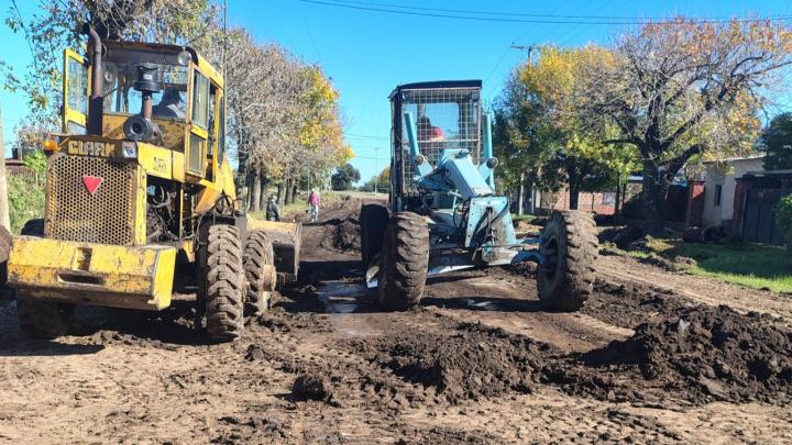 Alejandra avanza con obras de cordón cuneta en una nueva avenida de acceso a la Ruta Provincial Nº 1