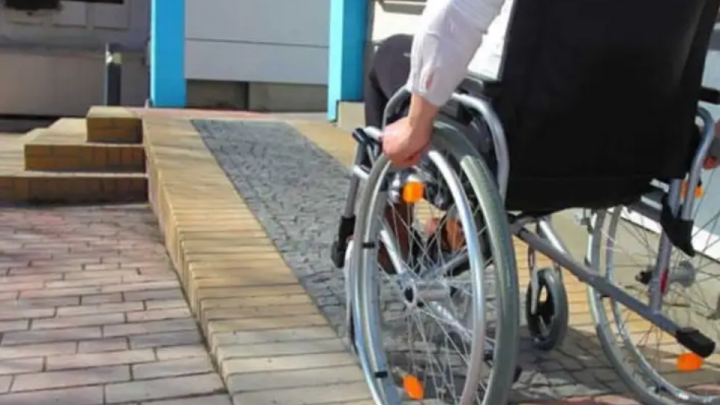 PAMI entrega sillas de ruedas sin costo: cómo hacer el trámite
