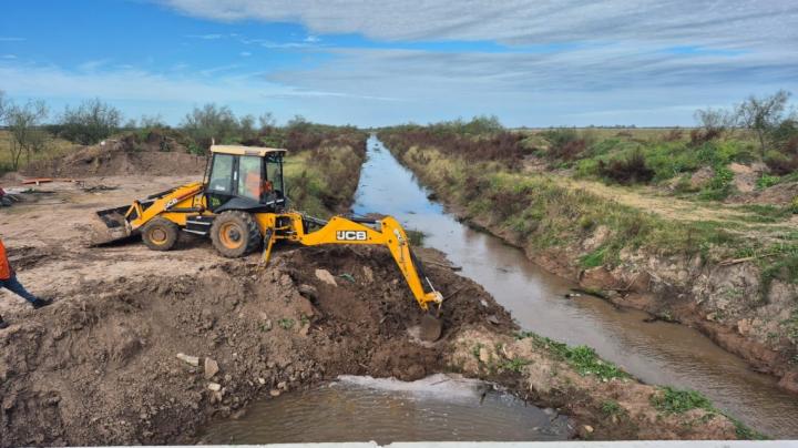 La Provincia licitó trabajos de limpieza y recuperación de canales troncales por más de $9.200 millones