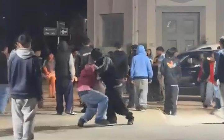 Un grupo de menores atacó a la policía luego de los festejos por el mundial 