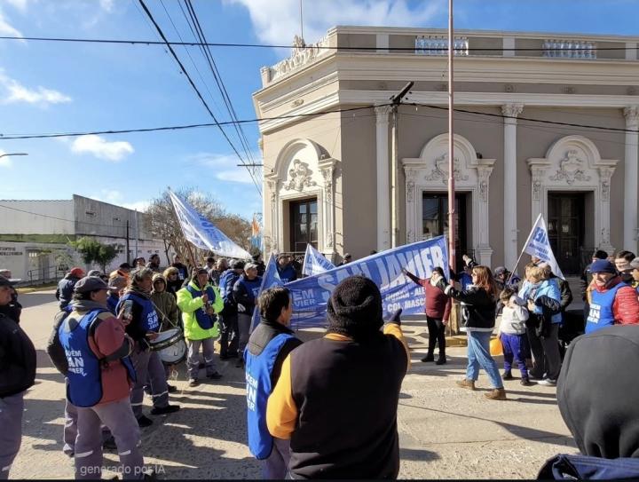 San Javier debe sincerarse y tomar decisiones urgentes por el conflicto con municipales