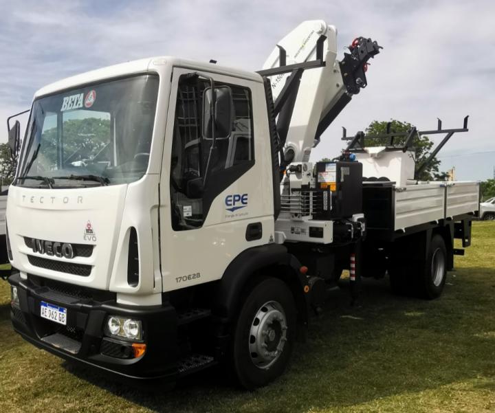 La EPE entregó un nuevo camión con grúa para la Agencia San Javier 