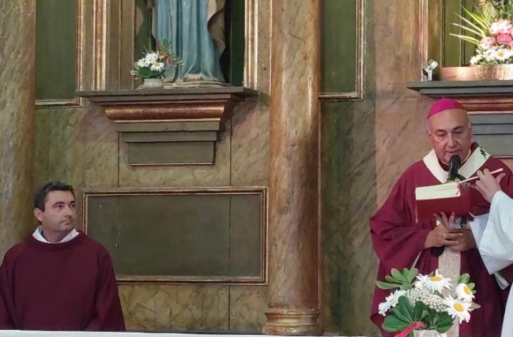 Monseñor Sergio Fenoy puso formalmente en funciones al Padre Armando Cattáneo 