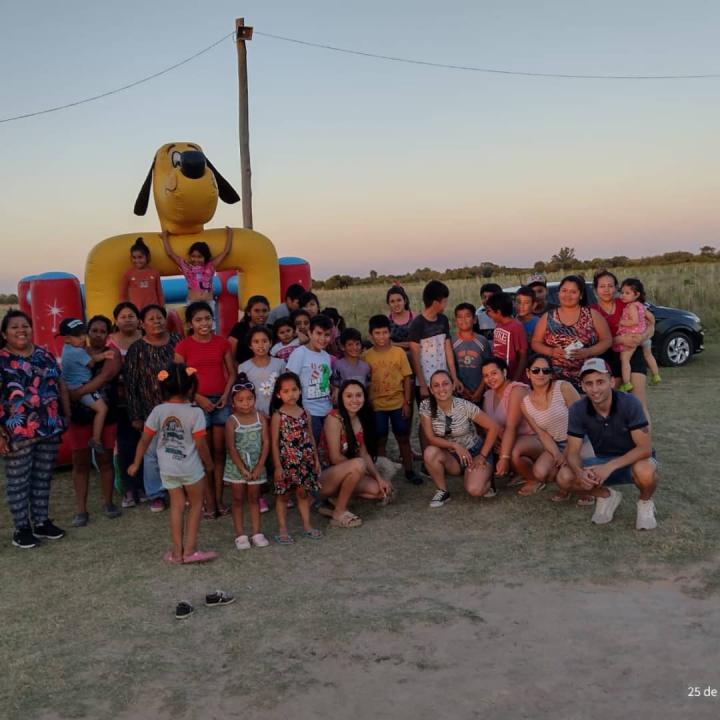 Jóvenes solidarios de San Javier llevaron juguetes y visitaron a los niños de Colonia Francesa 