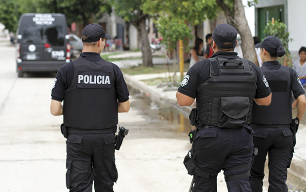 En la provincia hay 800 policías que no se vacunaron contra el COVID