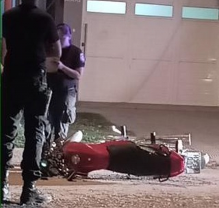 San  Javier: Un joven motociclista chocó un perro en la calle, se pegó un gran golpe y quedó inconsciente