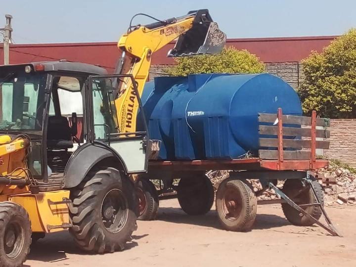 Santa Rosa de Calchines asiste a los vecinos ante la escases de agua