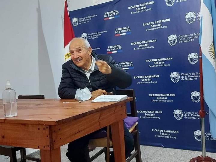 El Senador Ricardo Kaufmann continúa apoyando a los jóvenes que quieren estudiar 