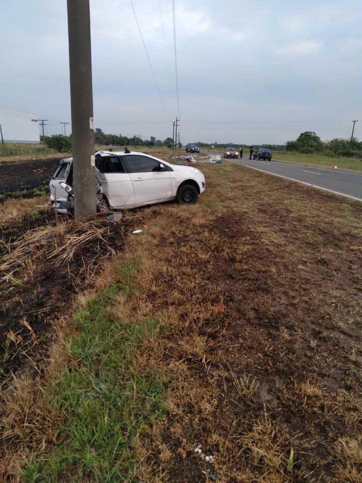 San Joaquín: Se le salió la rueda de un carrito y perdió el control del auto