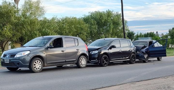 Tres autos de Col. Yatay, Romang y San Javier impactaron en cadena sobre la ruta