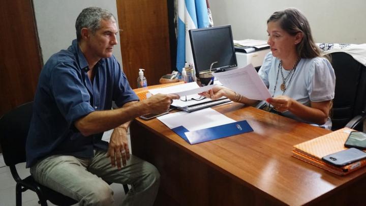 El Subsecretario de Comunas, Carlos Kaufmann entregó aportes para obras en Cacique Ariacaiquín 
