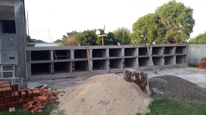 La Comuna de Alejandra construye 40 nuevos nichos en el cementerio local 