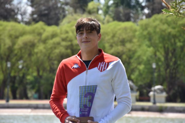 Es una promesa de la natación en Santa Fe y con raíces bien sanjavierinas 