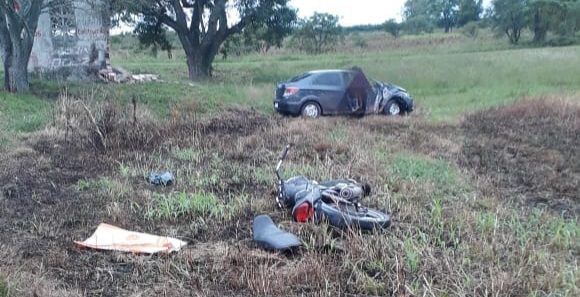 Alejandra: Una moto con 4 personas tuvo un accidente con un automóvil 