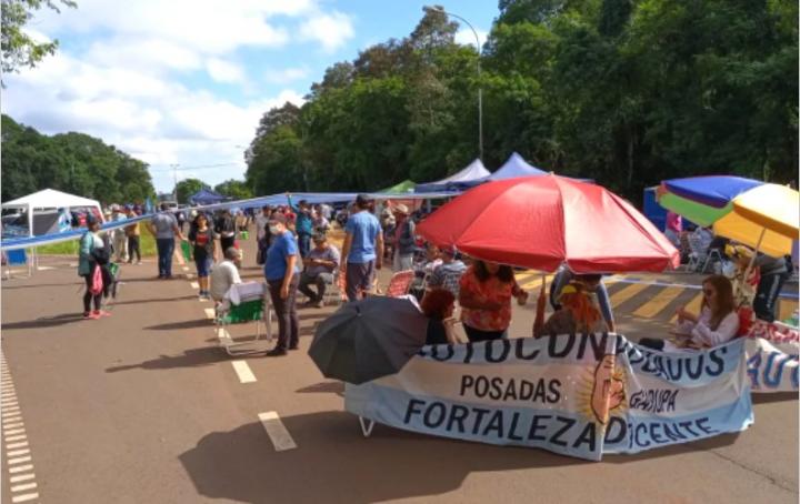 Iguazú: Gremialistas cortan el acceso a las Cataratas mientras 8000 turistas esperan ingresar hoy