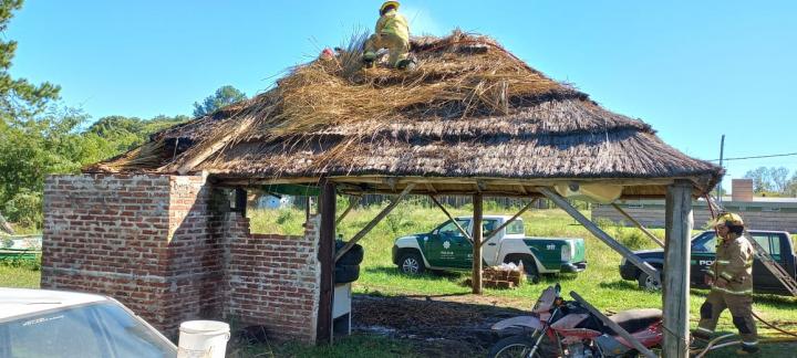 San Javier: Se prendió fuego el quincho de la Guardia Rural Los Pumas 