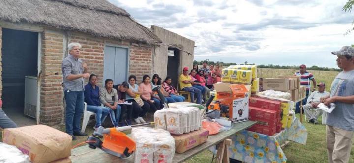 Colonia Francesa: Baucero entregó módulos alimentarios y una motoguadaña a Comunidad Mocoví 
