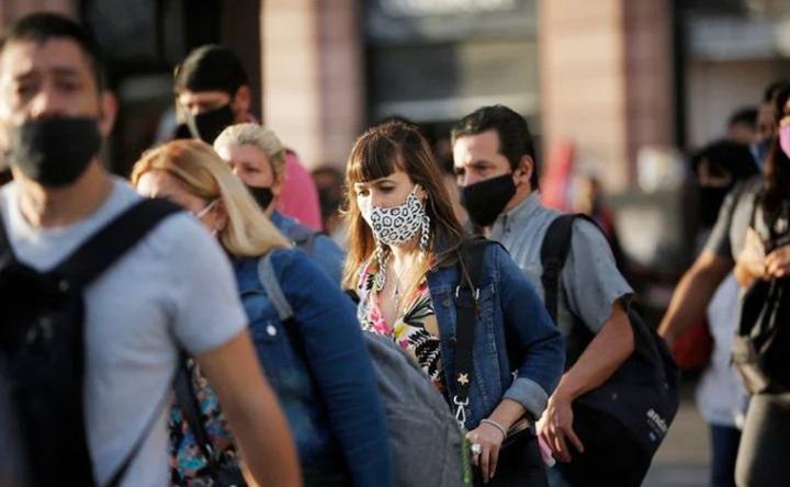 Ya no es obligatorio el uso del barbijo en ambientes abiertos ni cerrados