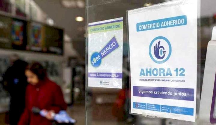 Ahora 12: El Gobierno subió las tasas y será más caro financiarse  con las tarjetas de crédito
