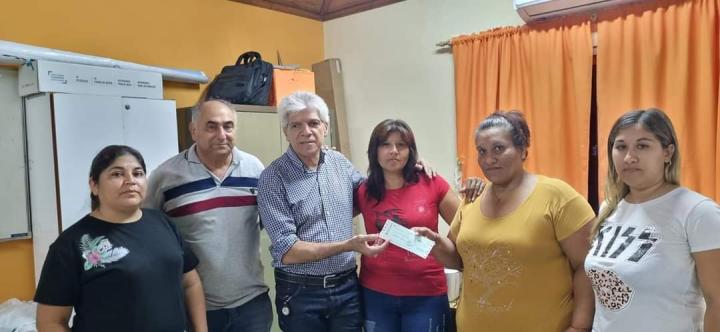 El Senador Baucero realizó aportes sociales y educativos en Cacique Ariacaiquín