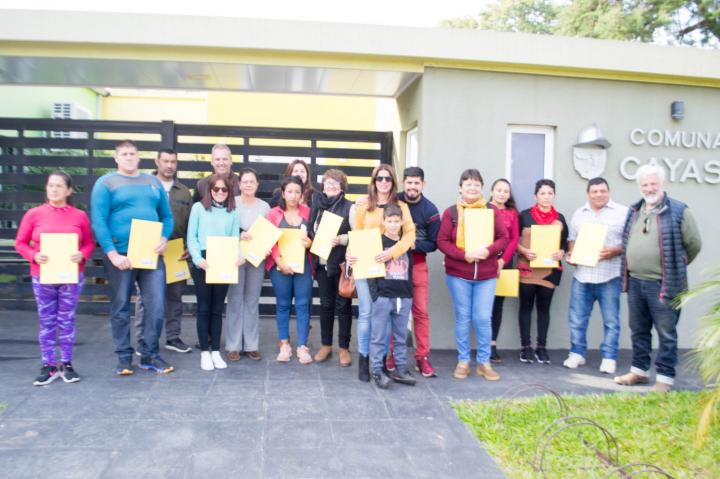 Cayastá: La Comuna entregó escrituras  de viviendas  a 13 familias de la localidad 