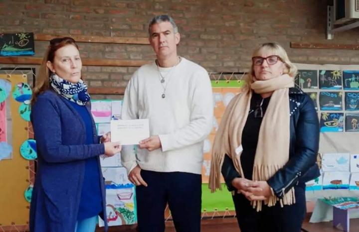 Santa Rosa: Carlitos Kaufmann entregó aportes a jardín de infantes