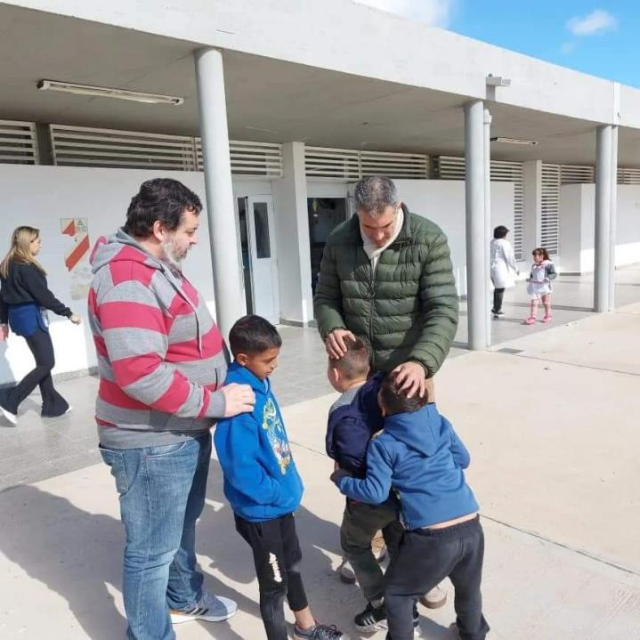 Helvecia: Entrega de aportes para establecimientos escolares 