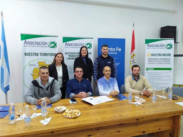 Carolina Gómez firmó convenio para trabajos entre la ADRC y el Ministerio la Producción de la provincia 