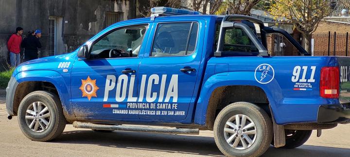 Tres menores se peleaban, tiraron un piedrazo y rompieron un auto en San Javier 