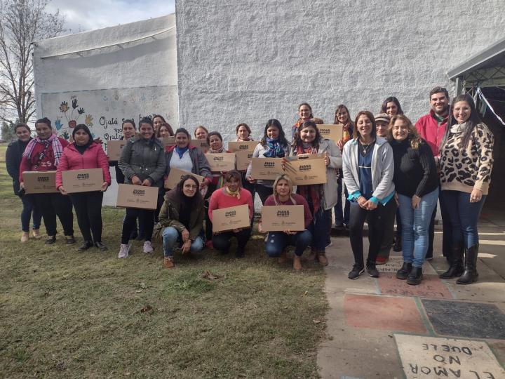Cacique Ariacaiquín: Entrega de computadoras en el NERSO N°1359