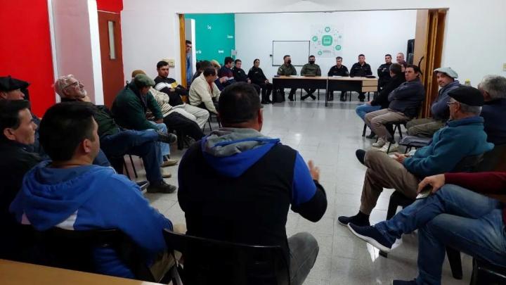 Cayastá: Berli y Devia se reunieron con autoridades policiales y productores ganaderos.