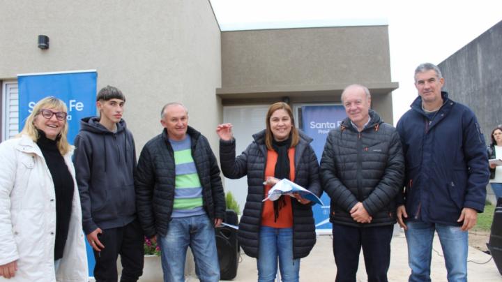 Santa Rosa: Natalia Galeano Acompañó a una familia local en la obtención de su vivienda