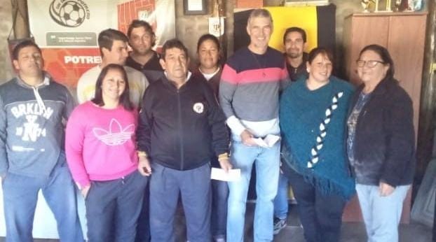 Carlos Kaufmann entregó aportes al Club El Sueño del Pibe de Santa Rosa de Calchines