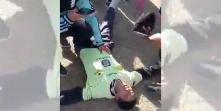 Brutal golpiza a una asistente arbitral en un partido de fútbol
