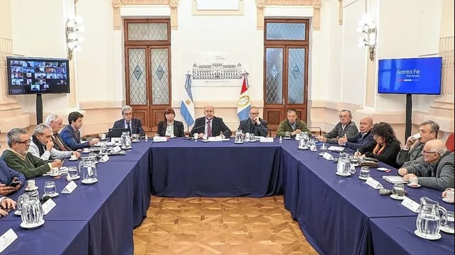 El gobernador habló de los destinos que podrían tener los fondos de la deuda