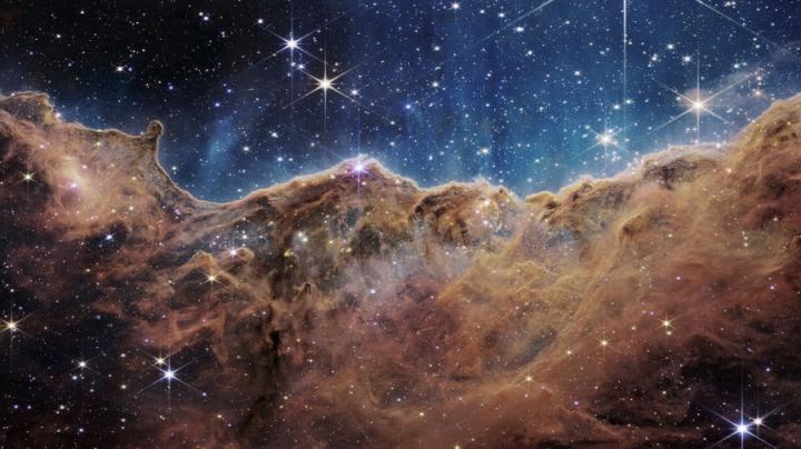 La NASA presenta las imágenes más profundas y nítidas del universo distante hasta la fecha