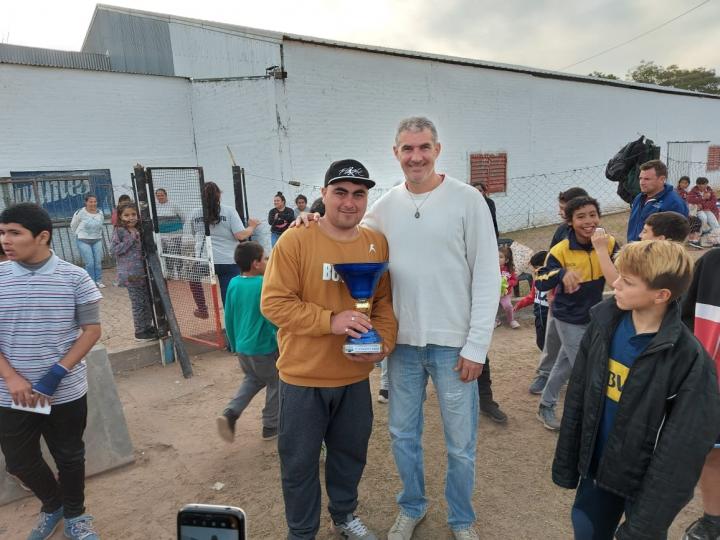 Santa Rosa: Kaufmann visitó al Club Atletico Los Juveniles en su 54° aniversario