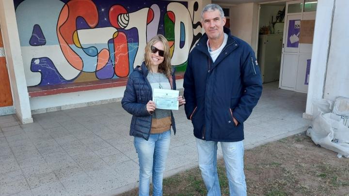 Santa Rosa: Carlos Kaufmann entregó aportes del Senador Ricardo Kaufmann a la Escuela Secundaria 
